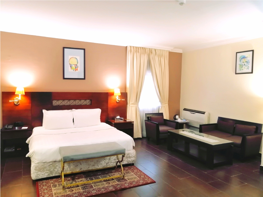 /web/uploads/116/Savoy Summerset Hotel/room-photos/Business Suites/business suite.jpg